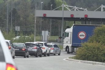 Srbija: Vozač prijavio carinicima da “nešto” nije u redu sa kamionom Srbija: Vozač prijavio carinicima da “nešto” nije u redu sa kamionom