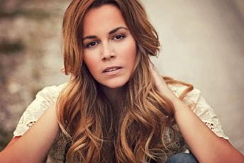 Maya Sar predstavila novu pjesmu i spot "Hvala" Maya Sar predstavila novu pjesmu i spot "Hvala"