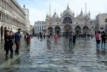 Četvrtina Venecije poplavljena u rekordnom junskom talasu plime Četvrtina Venecije poplavljena u rekordnom junskom talasu plime