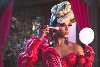 Dreg kraljice u seriji „OVDJE SMO“ Dreg kraljice u seriji „OVDJE SMO“