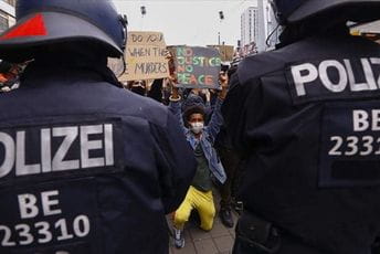 NJEMAČKA: Uhapšene 93 osobe, većina poslije protesta NJEMAČKA: Uhapšene 93 osobe, većina poslije protesta