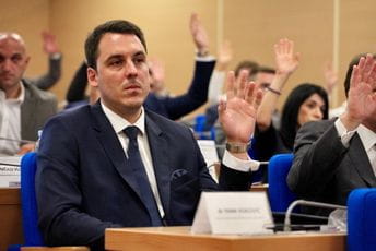 Odlaže se nastavak XX sjednice Skupštine Glavnog grada Odlaže se nastavak XX sjednice Skupštine Glavnog grada