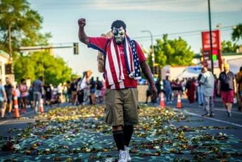 Prekretnica u protestima: Policiju Mineapolisa će rasformirati Sa protesta u Mineapolisu