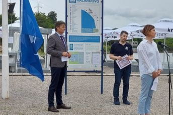 Prva Plava zastavica u Crnoj Gori zavijorila se danas na “Kalardovu” Prva Plava zastavica u Crnoj Gori zavijorila se danas na “Kalardovu”