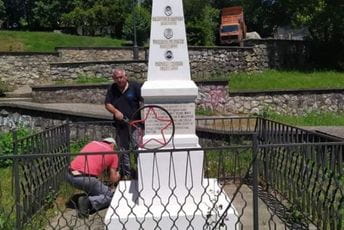 Popravljen dio ograde oko partizanskog spomenika na Marezi Partizanski spomenik na Marezi