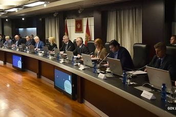 Marković: Ne može Vlada sve probleme rješavati sama Marković: Ne može Vlada sve probleme rješavati sama