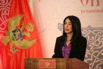 Oproštaj Bojanić-Lalović od Gimnazije: Ovo je vrijeme izazova, zato je ljudskost najvažnije sačuvati! Oproštaj Bojanić-Lalović od Gimnazije: Ovo je vrijeme izazova, zato je ljudskost najvažnije sačuvati!