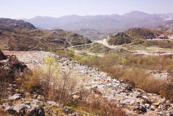 Građani strahuju za zdravlje zbog neuređenog odlagališta otpada u Zagrablju Građani strahuju za zdravlje zbog neuređenog odlagališta otpada u Zagrablju