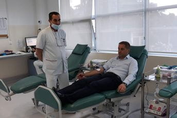 Šehović i zaposleni u Ministarstvu prosvjete donirali krv Šehović i zaposleni u Ministarstvu prosvjete donirali krv