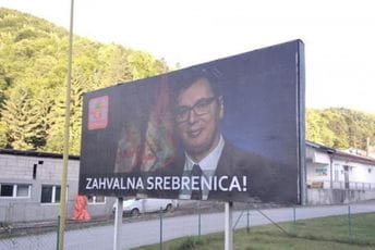 U Srebrenici ponovo postavljen bilbord s likom Vučića U Srebrenici ponovo postavljen bilbord s likom Vučića