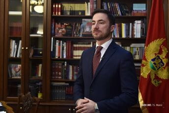 Prava meta onima koji bi da prekrajaju prošlost је gradanska Сrnа Gora Prava meta onima koji bi da prekrajaju prošlost је gradanska Сrnа Gora