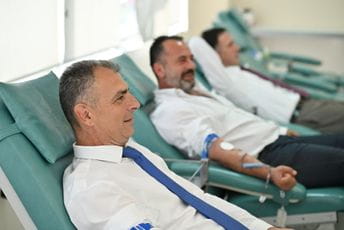 Akciju "Ministri daju krv" podržao Kenan Hrapović Akciju "Ministri daju krv" podržao Kenan Hrapović