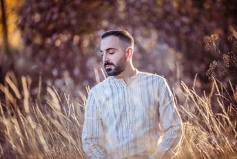 Mikrokosmosi ćutanja Luka Radović