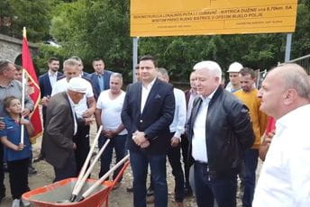 Marković obišao gradilišta kod Đalovića pećine: Radovi teku po planu (VIDEO) Marković obišao gradilišta kod Đalovića pećine: Radovi teku po planu (VIDEO)