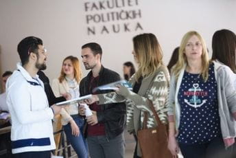 Studenti traže ukidanje odluke o specijalističkim studijama Studenti traže ukidanje odluke o specijalističkim studijama