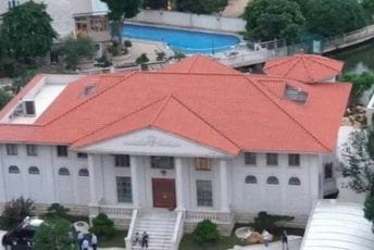 Osnivač Midee držan kao talac u svojoj kući Osnivač Midee držan kao talac u svojoj kući