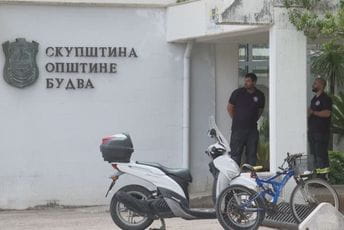 Upravna inspekcija: Omogućiti redovan rad Kuč i Bulatoviću Upravna inspekcija: Omogućiti redovan rad Kuč i Bulatoviću