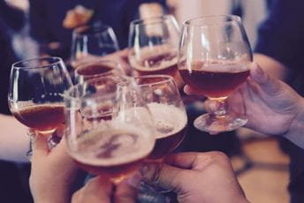 Bar u Tel Avivu nudi besplatno piće svakom ko se vakciniše