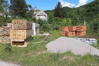 Vučinić: Obavještajno-politička organizacija zaklonjena monaškim rizama naseljava državu Vučinić: Obavještajno-politička organizacija zaklonjena monaškim rizama naseljava državu