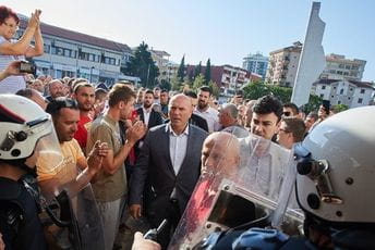 Bulatović: Nema pregovora; Carević: Jedini koji ovdje mogu da odlučuju smo mi Bulatović: Nema pregovora; Carević: Jedini koji ovdje mogu da odlučuju smo mi