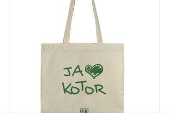 Kotorsko komunalno preduzeće izradilo platnene cegere Kotorsko komunalno preduzeće izradilo platnene cegere