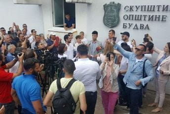 Sjutra počinje dijalog o raspletu situacije u Budvi Sjutra počinje dijalog o raspletu situacije u Budvi