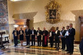 Vlahović odlikovan ordenom pape Pia IX Vlahović odlikovan ordenom pape Pia IX