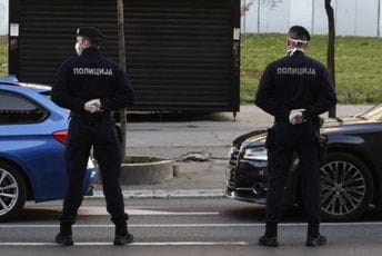 Veliki broj policajaca koji je obezbeđivao derbi zaražen koronom Veliki broj policajaca koji je obezbeđivao derbi zaražen koronom