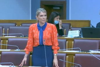 Vuksanović Stanković: Ipak će po novi posao morati kod Vučića na kanabe! Vuksanović Stanković: Ipak će po novi posao morati kod Vučića na kanabe!