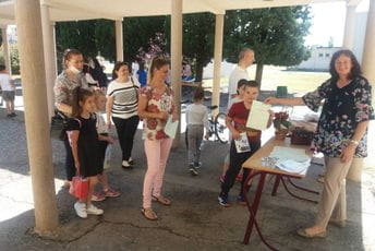 Podijeljena svjedočanstva u OŠ “Vuk Karadžić” Podijeljena svjedočanstva u OŠ “Vuk Karadžić”