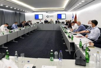 Golubović: Kriza ukazala da je potrebno restrukturirati ekonomiju Golubović: Kriza ukazala da je potrebno restrukturirati ekonomiju