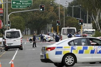 Muškarac na Novom Zelandu napravio udes pa pucao, ubijen policajac, drugi ranjen Muškarac na Novom Zelandu napravio udes pa pucao, ubijen policajac, drugi ranjen