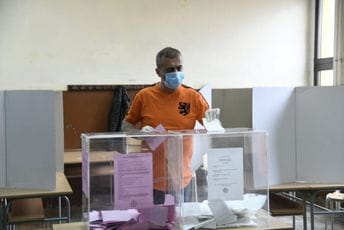 Trifunović se našalio: Ako ne uđem u parlament izvršiću ritualno samoubistvo Trifunović se našalio: Ako ne uđem u parlament izvršiću ritualno samoubistvo