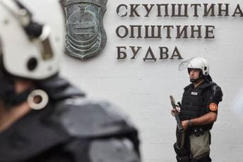 Jedni bi pregovore, drugi da rade Jedni bi pregovore, drugi da rade