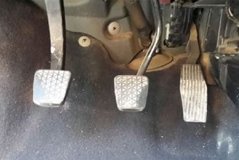 Umjesto kočnice pritisnula gas i pokosila troje tinejdžera Umjesto kočnice pritisnula gas i pokosila troje tinejdžera