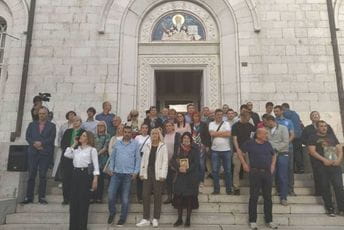 Ljekari sa primorja podržali nikšićke kolege Ljekari sa primorja podržali nikšićke kolege