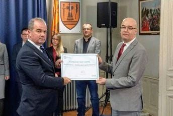 U Crnoj Gori ga traže zbog prevare, u Srbiji je koordinator Vlade za digitalizaciju U Crnoj Gori ga traže zbog prevare, u Srbiji je koordinator Vlade za digitalizaciju