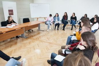 Dekan Milan Marković: Postanite dio sad već brojne porodice diplomata, novinara, socijalnih radnika Dekan Milan Marković: Postanite dio sad već brojne porodice diplomata, novinara, socijalnih radnika