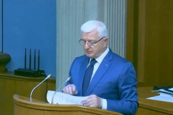 Marković o koronavirusu: Bez maski i fizičke distance masovno obolijevanje moguće i prije jeseni (VIDEO) Marković o koronavirusu: Bez maski i fizičke distance masovno obolijevanje moguće i prije jeseni (VIDEO)