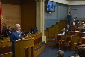 Marković: Nema primjera u svijetu da poslanici četiri godine ne ulaze u parlament, a u lokalni ulaze kroz prozor Marković: Nema primjera u svijetu da poslanici četiri godine ne ulaze u parlament, a u lokalni ulaze kroz prozor