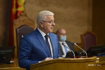 Marković: Neke zarade u državnim kompanijama nepristojno visoke Marković: Neke zarade u državnim kompanijama nepristojno visoke