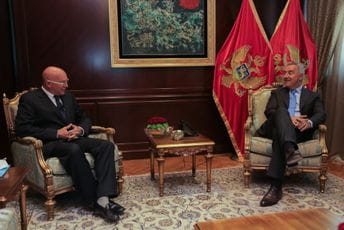 Đukanović primio počasnog konzula Crne Gore u Izraelu Đukanović primio počasnog konzula Crne Gore u Izraelu