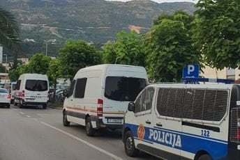 Gliser udario barku po sredini, a ne otpozadi Gliser udario barku po sredini, a ne otpozadi