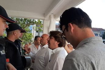 Careviću i Radoviću i danas zabranjen ulazak u zgradu Opštine Budva (VIDEO) Careviću i Radoviću i danas zabranjen ulazak u zgradu Opštine Budva (VIDEO)