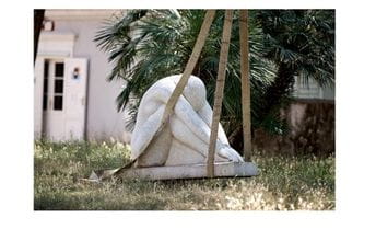 Pogledajte kako je izgledalo prenošenje skulpture "Akt" vajara Rista Stijovića "Akt" - Risto Stijović