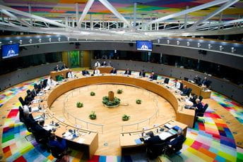 Od sjutra se ukidaju restrikcije za ulazak državljana CG u zemlje članice EU Od sjutra se ukidaju restrikcije za ulazak državljana CG u zemlje članice EU