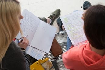 Prvi dan elektronskog upisa Univerziteta Crne Gore: 2 070 registrovanih i 1 106 završenih prijava Prvi dan elektronskog upisa Univerziteta Crne Gore: 2 070 registrovanih i 1 106 završenih prijava