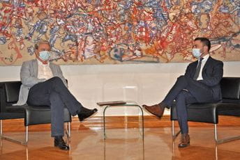 Bogdanović sa delegacijom CANU: Saradnja na projektima od značaja za kulturu i identitet Crne Gore Bogdanović sa delegacijom CANU: Saradnja na projektima od značaja za kulturu i identitet Crne Gore