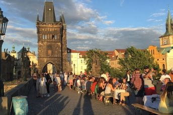 Česi održali "oproštajnu žurku" za koronu Česi održali "oproštajnu žurku" za koronu