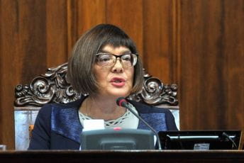 Maja Gojković prebačena na Infektivnu kliniku Maja Gojković prebačena na Infektivnu kliniku